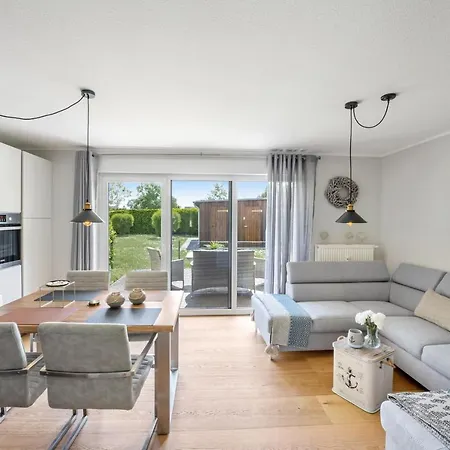 Zur Meeresmuschel Nr.10 *