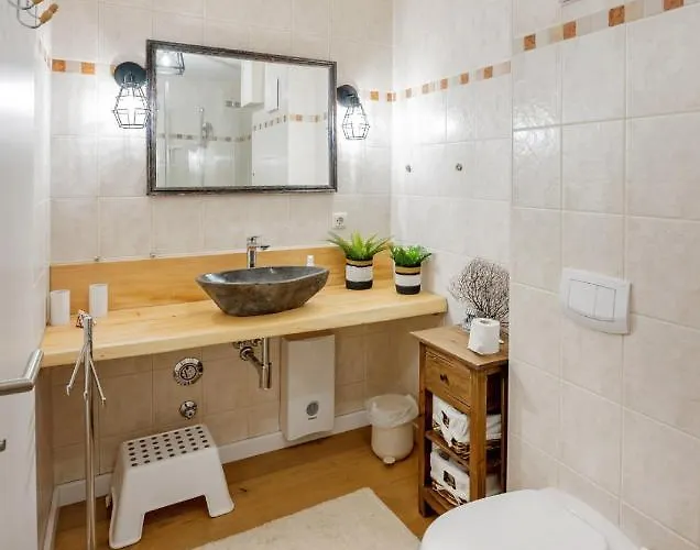 Zur Meeresmuschel Nr.10 *